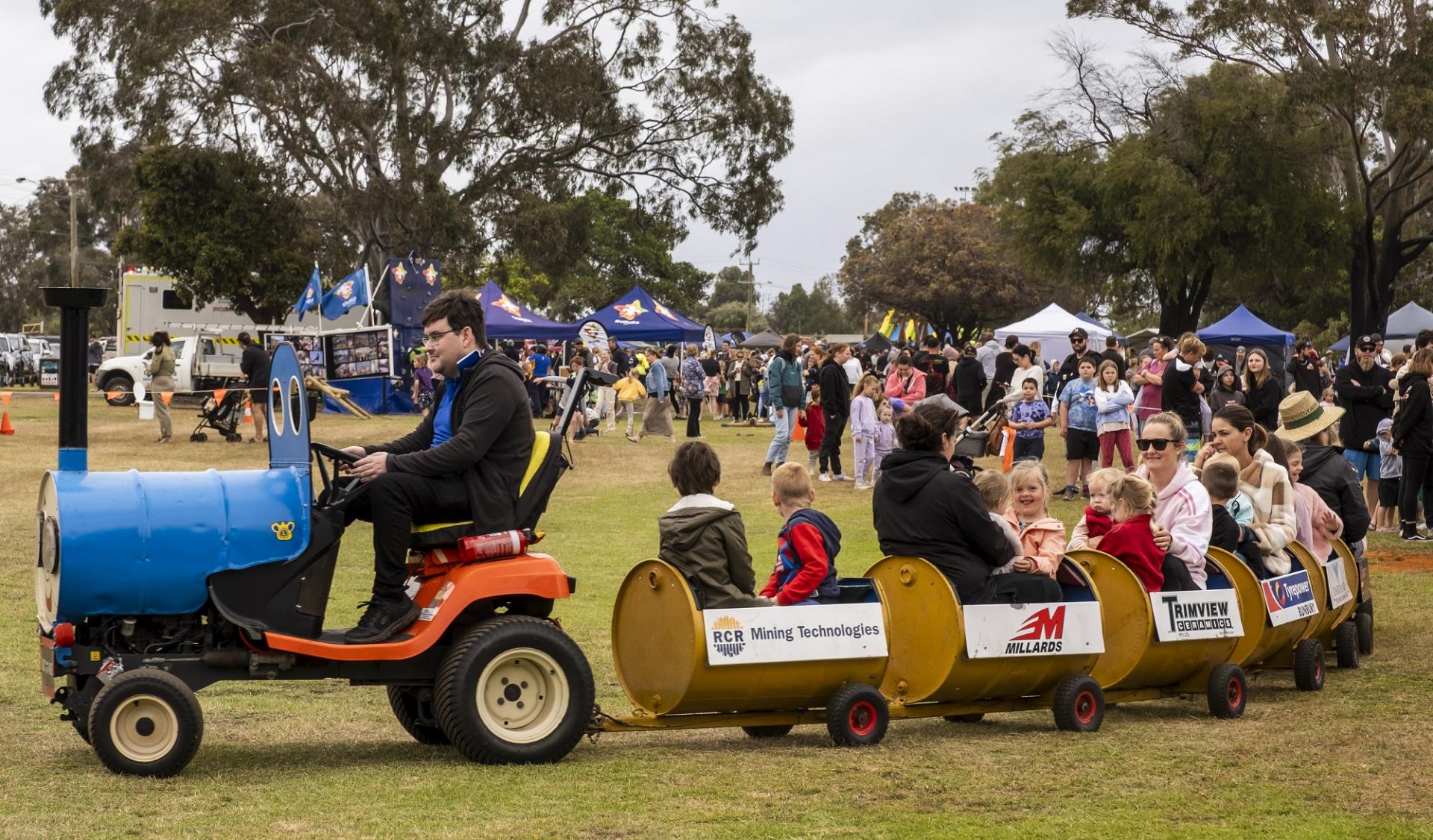 Despite the drizzle, the Tronox Spring Out Festival drew a record crowd of about 6,500 people yesterday, making this year’s event the Shire of Dardanup’s biggest and most successful yet.